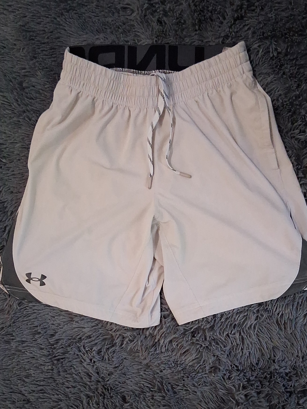 Under Armour Men's Very Light Gray Athletic Shorts
